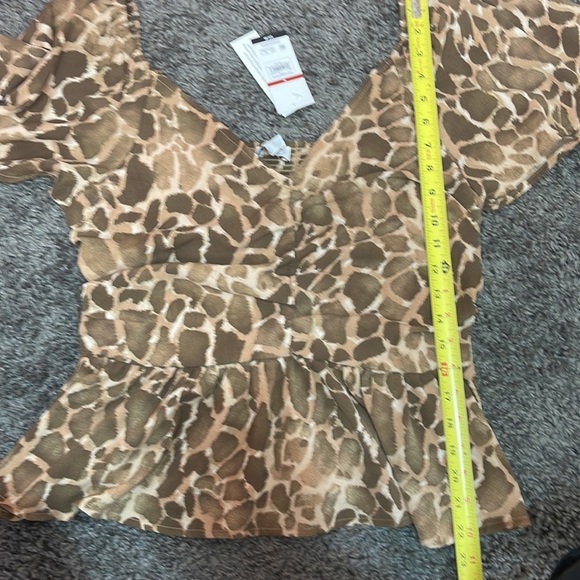 Sofia Jeans by Sofia Vergara V-neck flutter sleeve top animal print size M - Picture 12 of 15